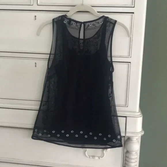 White House Black Market Sheer top. Size XXS - Picture 3 of 6